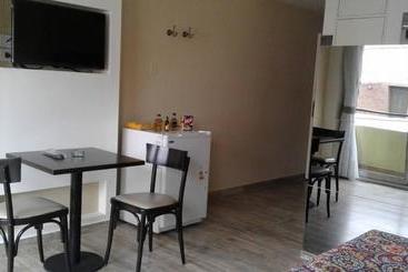 هتل کپسول Neferet Habitaciones Temporarias