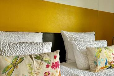 Отель Guesthouse De Wissen