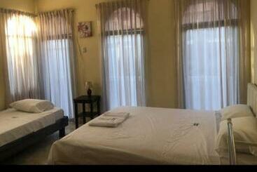 تختخواب و صبحانه Veranera Hostal