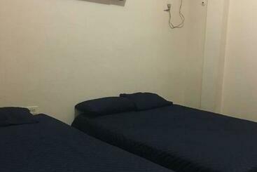 تختخواب و صبحانه Veranera Hostal