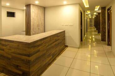 فندق Oaks Residency