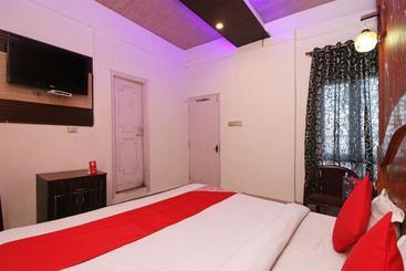 בית מלון כפרי Oyo 77185 Sri Balaji Residency