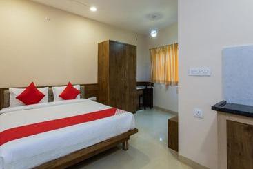 בית מלון כפרי Oyo 77185 Sri Balaji Residency