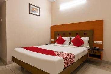 בית מלון כפרי Oyo 77185 Sri Balaji Residency