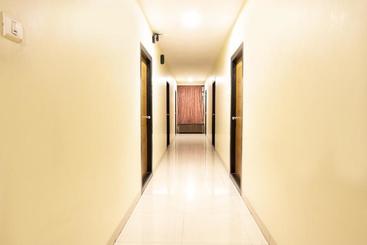 בית מלון כפרי Oyo 77185 Sri Balaji Residency