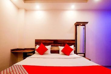Hotel Oyo 77519  Rajdhani Residency