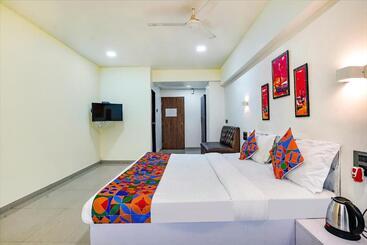 פנסיון Fabexpress White House   Nr Midc Khargar