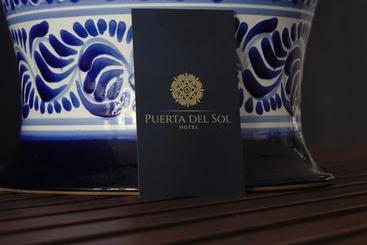 هتل Puerta Del Sol