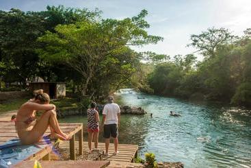 هاستل El Retiro Lanquin