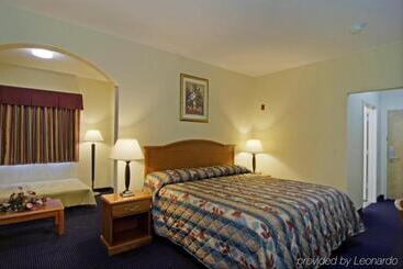 هتل Americas Best Value Inn And Suites Bush International Airport