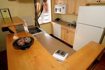 هتل Canadian Rockies Chalets