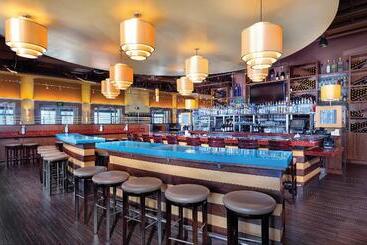 Отель Club Wyndham Oceanside Pier Resort