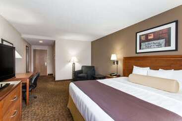 فندق Days Inn & Suites By Wyndham Fort Pierce I95