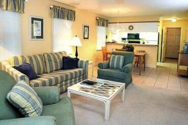 Отель Litchfield Beach & Golf Resort