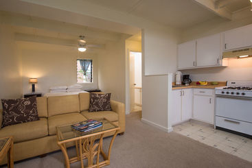 هتل The Makai Inn