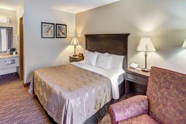 فندق Quality Inn West