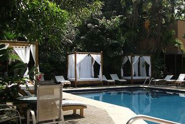 هتل Copacabana  And Suites  Adults Only