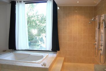 هتل Copacabana  And Suites  Adults Only