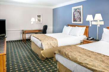 هتل Days Inn By Wyndham Houston