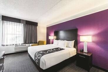 호텔 La Quinta Inn & Suites By Wyndham San Antonio Downtown