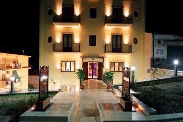 هتل Ypsigro Palace