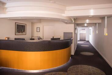 هتل Quest Cathedral Junction Serviced Apartments