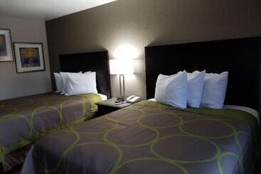 Отель Super 8 By Wyndham San Antonio Pearl District / Downtown