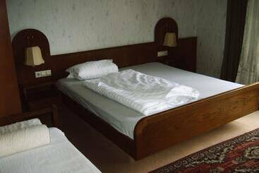 هتل Monteurpension Guenter