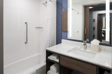 هتل Hilton Garden Inn Madison Downtown
