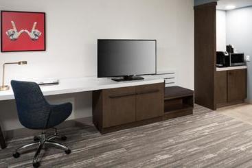 هتل Hilton Garden Inn Madison Downtown
