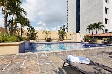 هتل Crowne Plaza San Pedro Sula