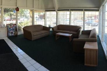 هتل Discovery Inn