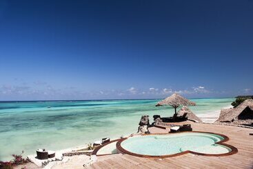 هتل Karafuu Beach Resort & Spa