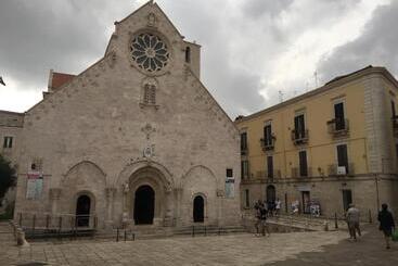 تختخواب و صبحانه La Cattedrale