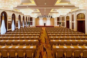 هتل Grand Cypress Teda Dalian