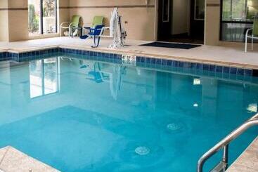 בית מלון כפרי Country Inn & Suites By Radisson, Roanoke Rapids, Nc