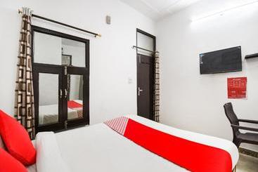 בית מלון כפרי Oyo 44130  Devi Palace Inn