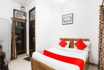 בית מלון כפרי Oyo 44130  Devi Palace Inn
