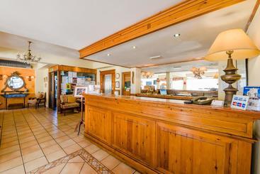 Estella Hotel And Apartments
