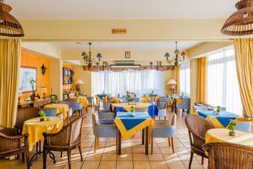 Estella Hotel And Apartments