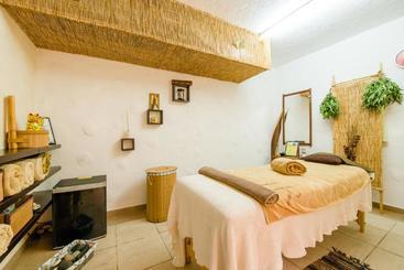 Estella Hotel And Apartments