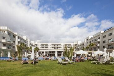 هتل Capital Coast Resort And Spa