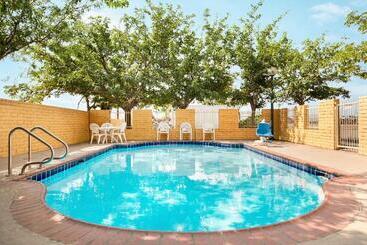 Отель Clarion Pointe Winslow I 40