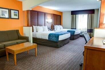 Отель Comfort Suites Stevensville  St. Joseph