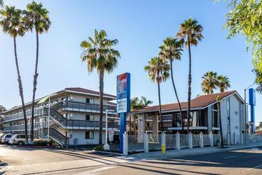 هتل Studio 6 Anaheim, Ca