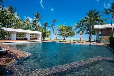 هتل Tolani Resort Koh Samui