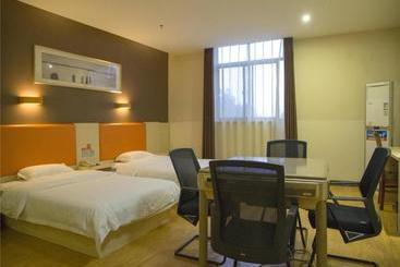 فندق 7 Days Premium·zaozhuang High Speed Railway Station Guangming Xi Road