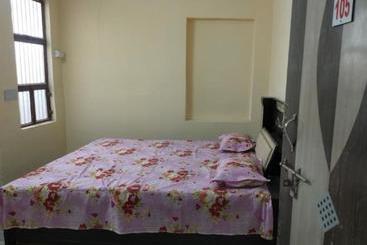 هتل Spot On 73721  Sunitraj Palace
