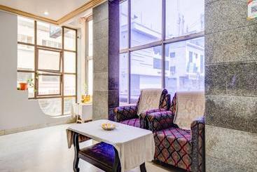 هتل Spot On 75636 Omkar Lodge