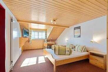 هتل Swiss Mountain Golf Restaurant Gonten